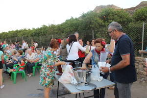 Cientos de gadorenses en la primera romería de San Isidro que se celebra en el municipio