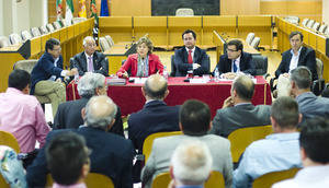 El Ayuntamiento de El Ejido propicia el encuentro entre el sector y la Ministra de Agricultura para culminar su visita a Almería