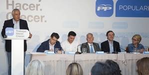 Amat: “La izquierda quiere hacer desaparecer al PP ganando en los despachos lo que no ha logrado en las urnas”