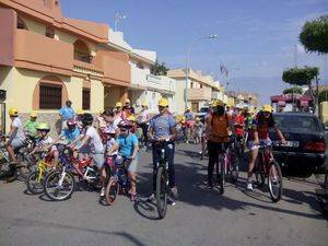 Más de un centenar de personas integraron el pelotón ciclista de ‘Vícar ante las drogas’