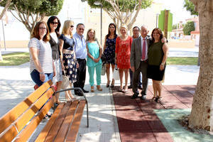 Gabriel Amat inaugura la Plaza Pepe Guerrero, en el Puerto de Roquetas de Mar.