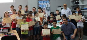 Diplomas a los alumnos de la primera edición del Taller de Robótica de Huércal Overa