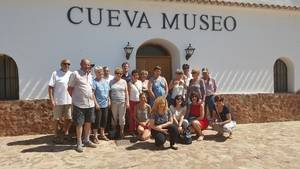 Un grupo de franceses afincados en Almería conoce Cuevas