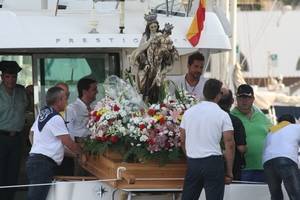 La Virgen del Carmen procesionó en el barco de David Bisbal