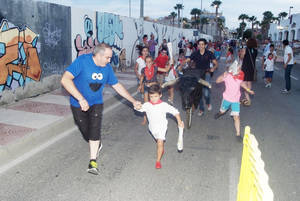 Gran éxito del Encierro infantil celebrado en Roquetas de Mar