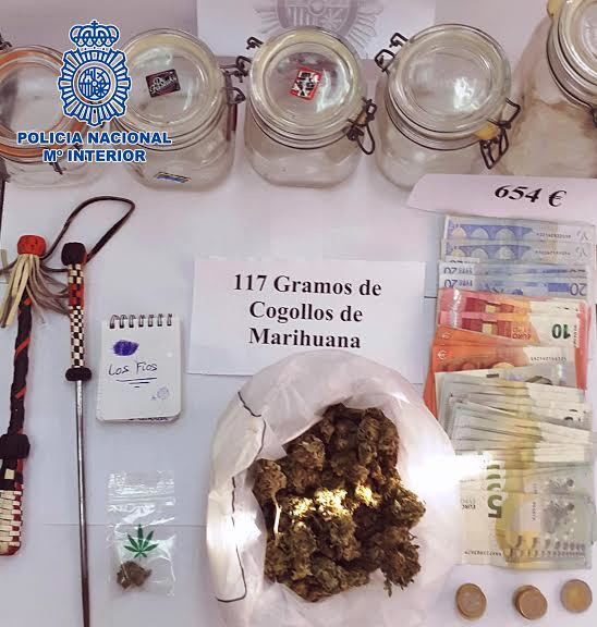 Desmantelado en el barrio de San Luis de Almería un punto de venta que suministraba marihuana a menores