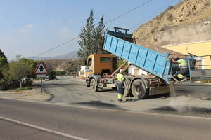 Diputación comienzan las obras de mejora del firme de la carretera de acceso a Gádor