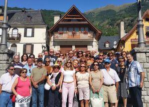 Un grupo de roqueteros realiza un viaje cultural a Vielha, Gerona y Valencia