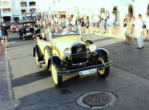 IV edición de la Concentración y Ruta de Coches Clásicos y Antiguos que tuvo lugar en Almerimar