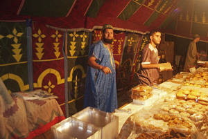 Cientos de personas acuden este fin de semana al Mercado Medieval de Roquetas