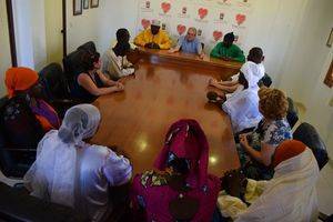 Visita institucional del lider religioso senegalés Sidy Hamieth Sy al municipio de Vícar