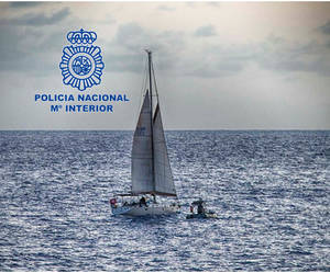 Los GEO interceptan un velero con 600 kilos de droga