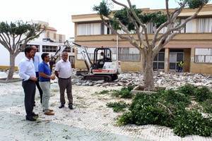 Las obras de adecuación de la plaza Menorca mejorarán la evacuación del agua de lluvia y la pavimentación del acceso al colegio