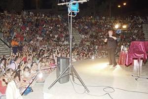 Magic Reyman &amp; Sol reúne a más de 1.000 personas en el Anfiteatro de Roquetas de Mar