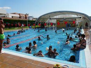 Cerca de 250 niños y mayores en los cursos de verano de la Piscina de Cabañuelas