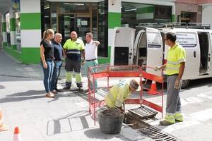 El Ayuntamiento de Adra realiza labores preventivas en la red de pluviales