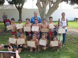 Los cursos de natación de Cuevas se clausuran con una alta participación