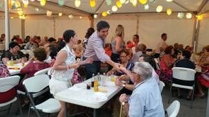 Merienda y verbena dedicada a los mayores con motivo de la Feria de Adra