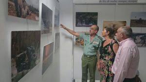 La concejala Rafaela Abad inaugura la exposición fotográfica sobre la Legión