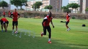 El ghanés Fatau se incorpora al grupo en el primer entrenamiento de la semana