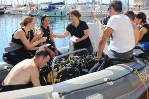 35 voluntarios participan en la jornada de limpieza y estudio de fondos marinos de Roquetas