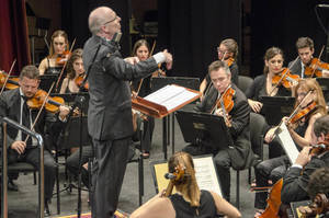 La OCAL ofrece un concierto lleno de emoción y energía, junto al violinista Jesús Reina