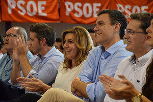 Susana Díaz dice que la sanidad y la educación son "bandera" del PSOE pero no menciona ni el Materno-Infantil ni el IES de El Toyo