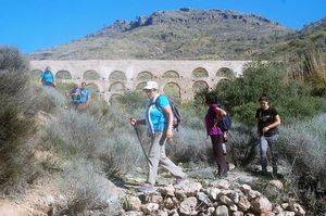 Deporte y Naturaleza celebró una ruta por Carcauz como tercera actividad del programa