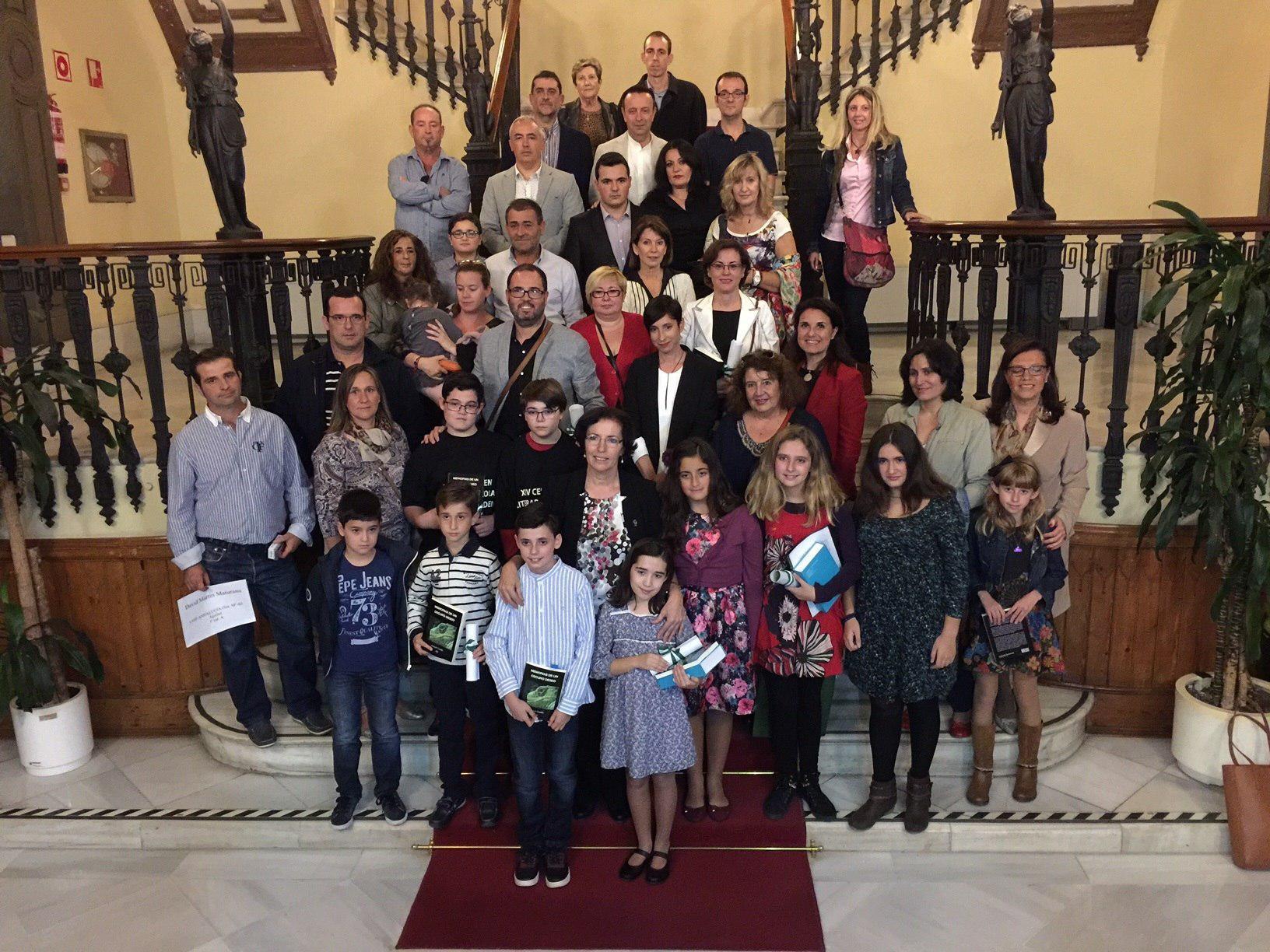 La Junta premia a dos estudiantes de Vera ganadoras de la fase provincial del Certamen Literario ‘Solidaridad en letras’