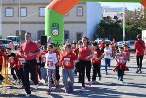 Más de 300 escolares de Gádor participan en una carrera solidaria contra la desnutrición infantil