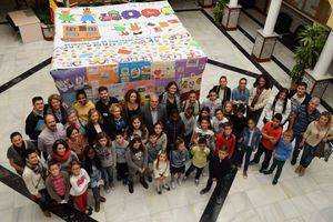 Un cubo mural y lecturas para conmemorar el Día Internacional de los Derechos del Niño en Vícar