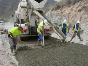 La Junta ejecuta obras de mejora en el camino de acceso a la presa de Cuevas del Almanzora