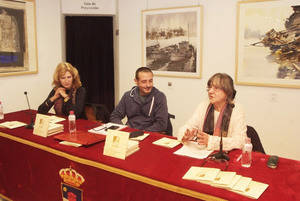 Vicente Gallego ofrece una lectura poética en el Aula de Literatura de Roquetas de Mar