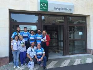 Balones para los niños ingresados en Pediatría del Hospital de Poniente