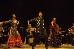 El Apolo se llenó para recibir a la gran fiesta flamenca de ‘La Navidad a Tu Gusto’