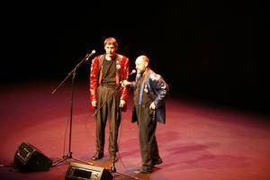 Faemino y Cansado llevar el humor a unas 900 personas en el Teatro Auditorio de Roquetas