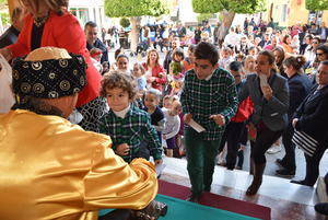 El Cartero Real visita Gádor en Navidad para recoger las cartas de los niños para los Reyes Magos