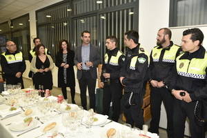 Nochevieja del alcalde entre policías y bomberos