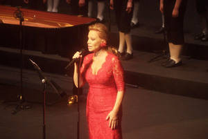 Concierto delicioso de Paloma San Basilio junto a Los Chicos del Coro en el Auditorio de Roquetas