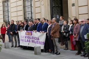 La Diputación expresa el rechazo de Almería a la violencia machista tras el último crimen cometido en Adra