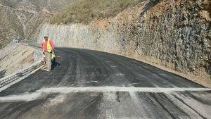 Diputación reconstruye la plataforma y repara los daños por lluvias en la Carretera de La Parra