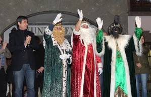 Miles de personas viven con intensidad la Cabalgata de los Reyes Magos de Oriente en Adra