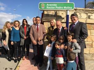 Pedro Molina descrubre la placa que da su nombre a una avenida de Albox