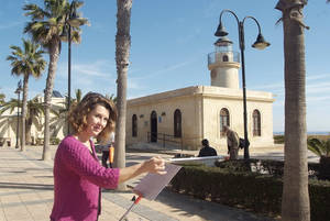 El colectivo de artistas Urban Sketchers ha echado la mañana pintando en el entorno del Faro de Roquetas