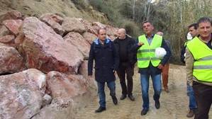 La Junta ejecuta obras de mejora en un camino forestal de Padules