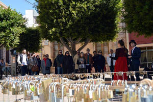 Almería celebra San Valentín con una visita guiada teatralizada con más de 30 asistentes