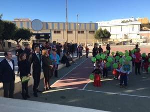 Más de 200 alumnos del CEIP Colonia de Araceli participan en un desayuno saludable con motivo del Día de Andalucía