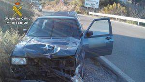 Detenidos un joven y dos menores acusados de sustraer y estrellar un coche funerario en Olula del Río