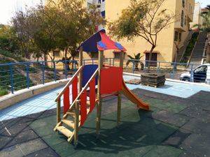 Comienzan los trabajos de renovación del parque infantil del Cercado de Adra