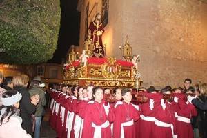 Primera salida de la Virgen de la Esperanza Macarena del Paso Morao de Pulpí, portada por 52 niños y niñas